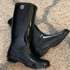 UGG rain boots size 8
